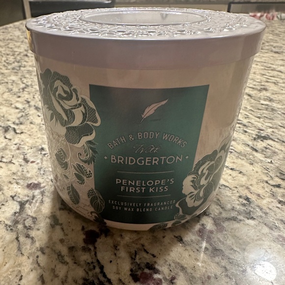 Bath & Body Works Bridgerton Penelopes First Kiss Candle 14.5 Oz 3-Wick Soy Wax - Picture 1 of 3